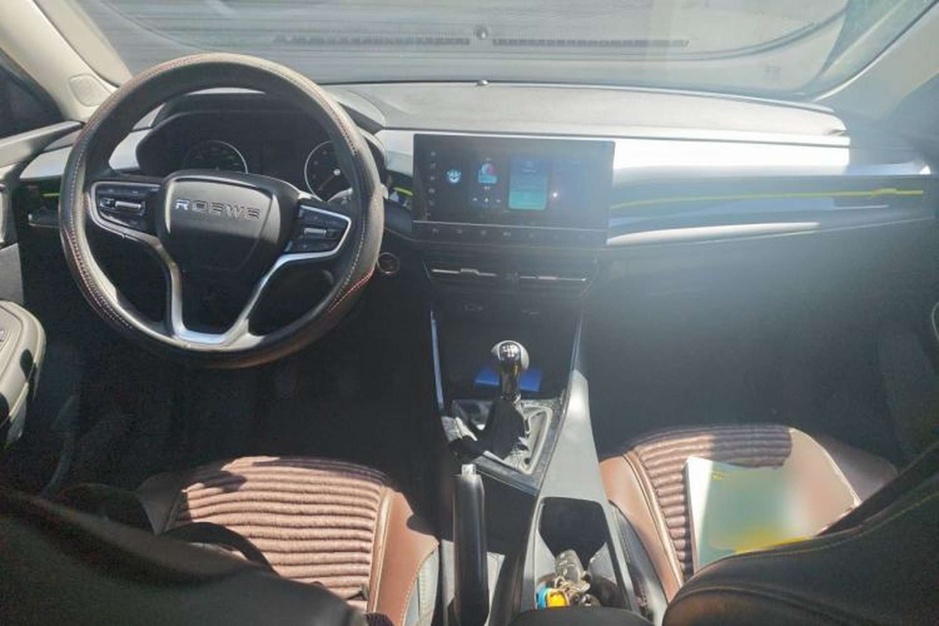 Used Roewe i5 2021 1.5L Manual Diamond Edition Center Console