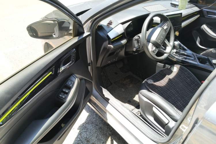 Used Roewe i5 2021 1.5L CVT Diamond Edition Driver Seat
