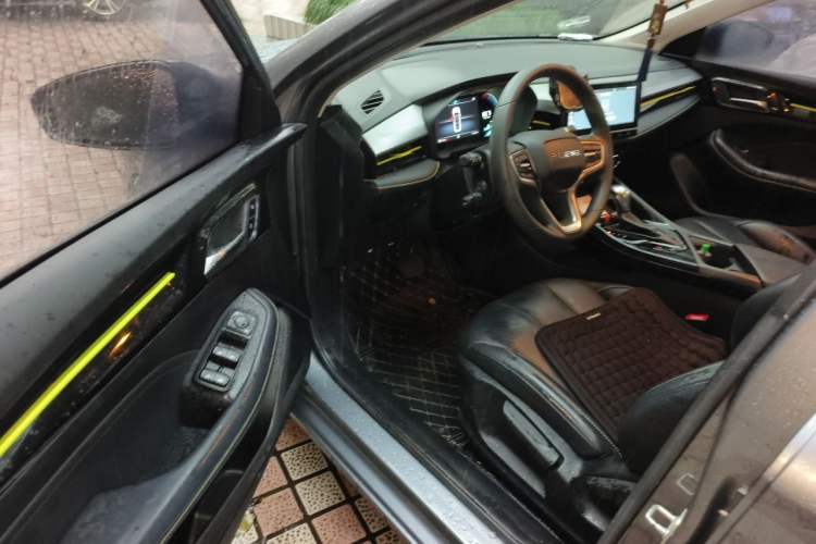 Used Roewe i5 2021 1.5L CVT Diamond Edition Driver Seat