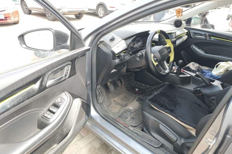 Used Roewe i5 2021 1.5L Manual Platinum Edition Driver Seat