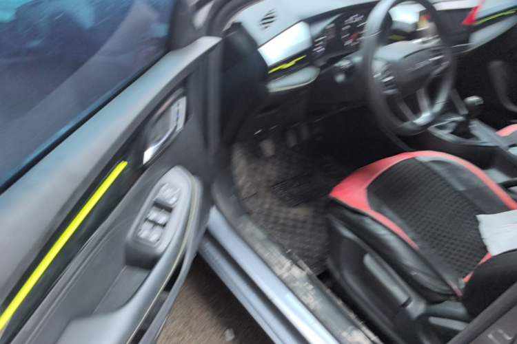 Used Roewe i5 2021 1.5L Manual Platinum Edition Driver Seat