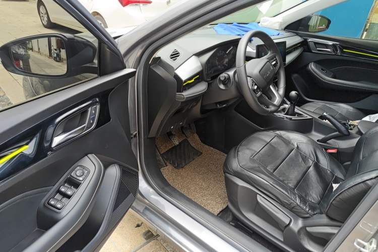 Used Roewe i5 2021 1.5L Manual Platinum Edition Driver Seat