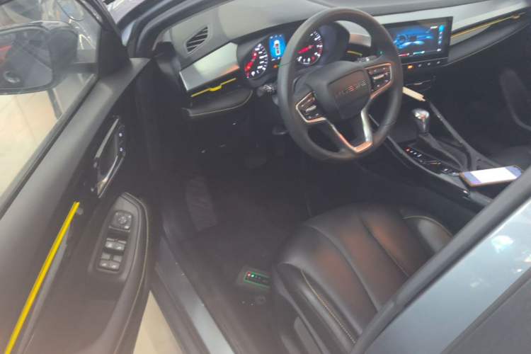 Used Roewe i5 2021 1.5L CVT Black Gold Edition Driver Seat