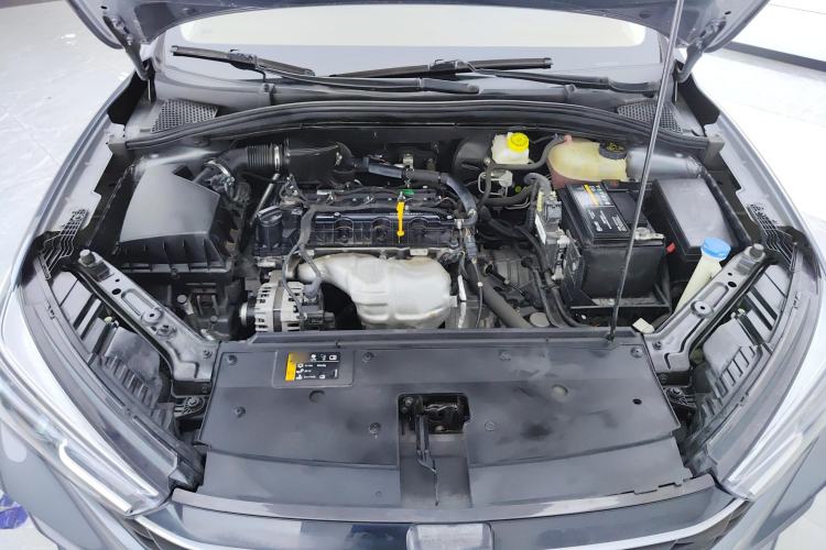 Used Roewe i5 2021 1.5L CVT Black Gold Edition Engine Bay