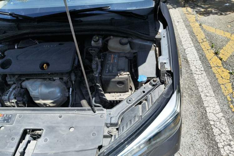 Used Roewe i5 2021 1.5L CVT Diamond Edition Engine Bay Left