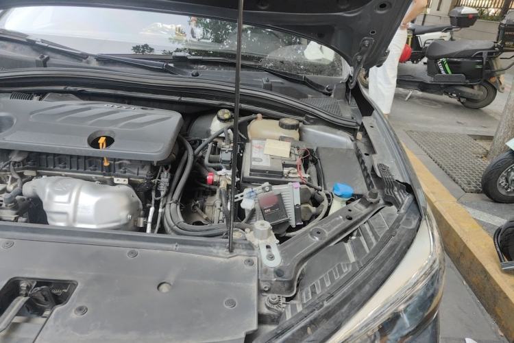 Used Roewe i5 2021 Revised Version 1.5L CVT Diamond Edition Engine Bay Left