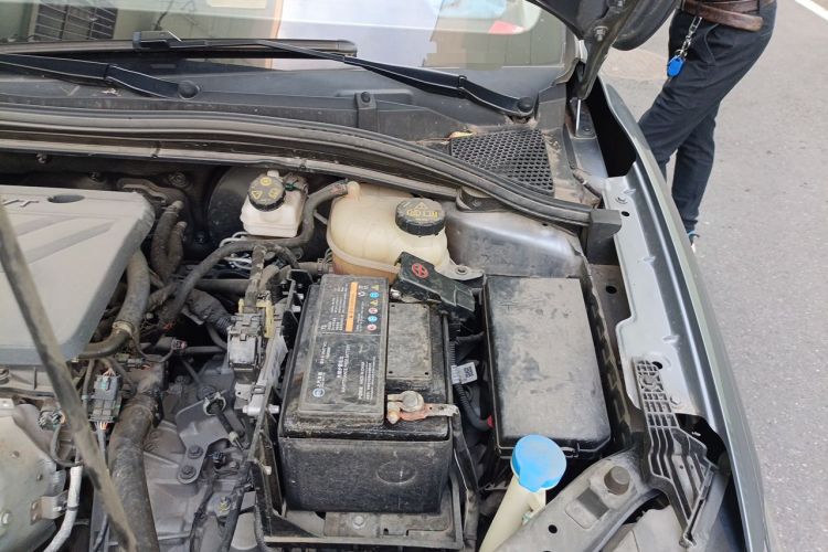 Used Roewe i5 2021 Revised Version 1.5L CVT Diamond Edition Engine Bay Left