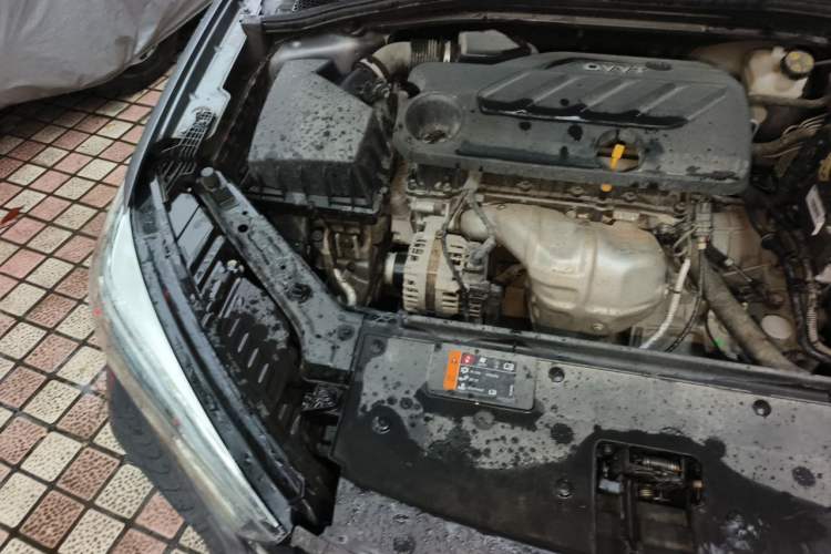 Used Roewe i5 2021 1.5L CVT Diamond Edition Engine Bay Right