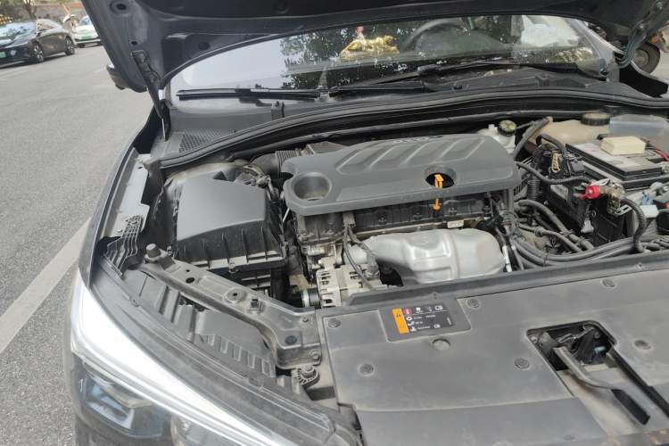 Used Roewe i5 2021 Revised Version 1.5L CVT Diamond Edition Engine Bay Right