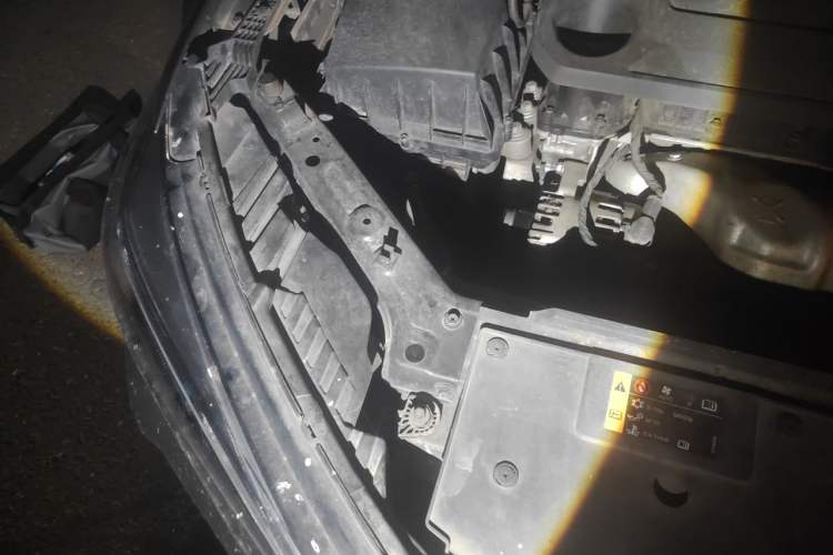 Used Roewe i5 2021 1.5L CVT Diamond Edition Engine Bay Right
