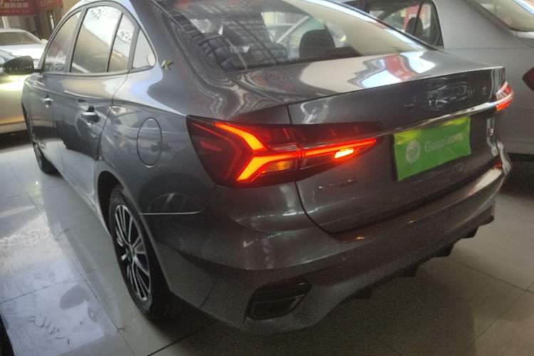 Used Roewe i5 2021 1.5L CVT Platinum Edition Exterior 2