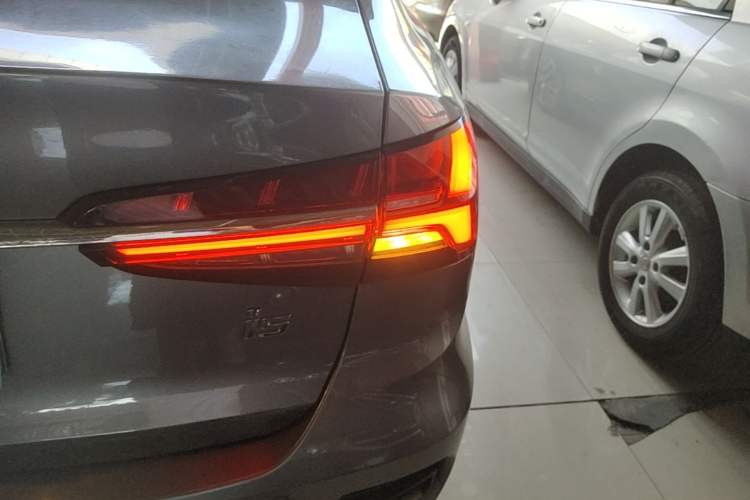 Used Roewe i5 2021 1.5L CVT Platinum Edition Exterior 3