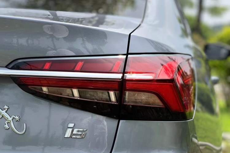 Used Roewe i5 2021 1.5L CVT Diamond Edition Exterior 7