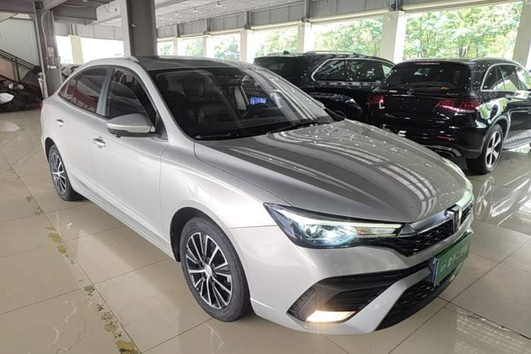 Used Roewe i5 2021 1.5L CVT Diamond Edition Front Right 45 Deg