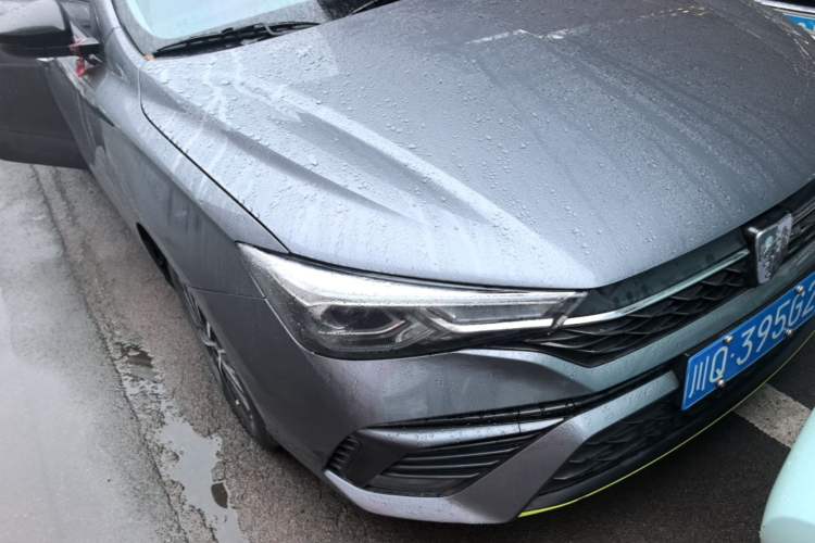 Used Roewe i5 2021 1.5L Manual Platinum Edition Front Right 45 Deg