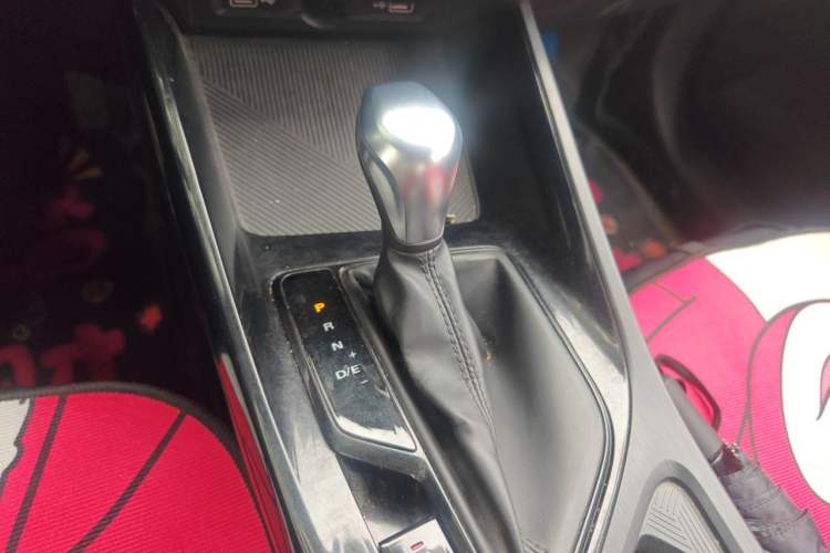 Used Roewe i5 2021 1.5L CVT Diamond Edition Gear Lever