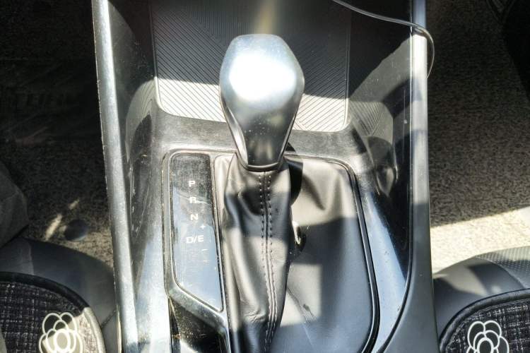 Used Roewe i5 2021 1.5L CVT Diamond Edition Gear Lever