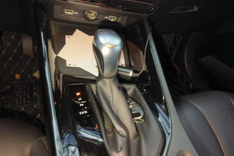 Used Roewe i5 2021 1.5L CVT Diamond Edition Gear Lever
