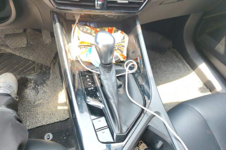 Used Roewe i5 2021 1.5L CVT Diamond Edition Gear Lever
