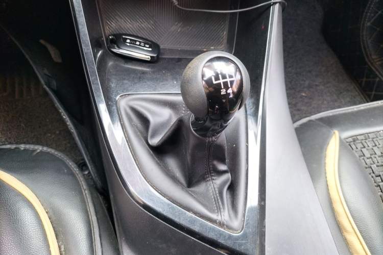 Used Roewe i5 2021 1.5L Manual Diamond Edition Gear Lever