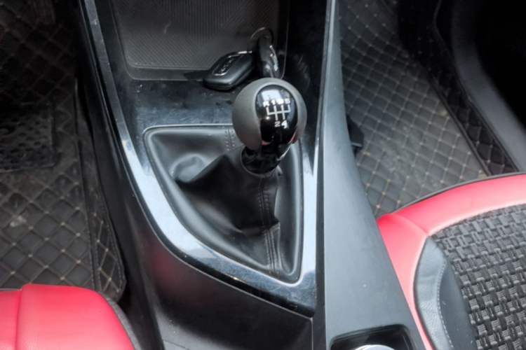 Used Roewe i5 2021 1.5L Manual Platinum Edition Gear Lever