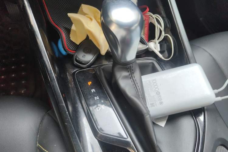 Used Roewe i5 2021 Revised Version 1.5L CVT Diamond Edition Gear Lever