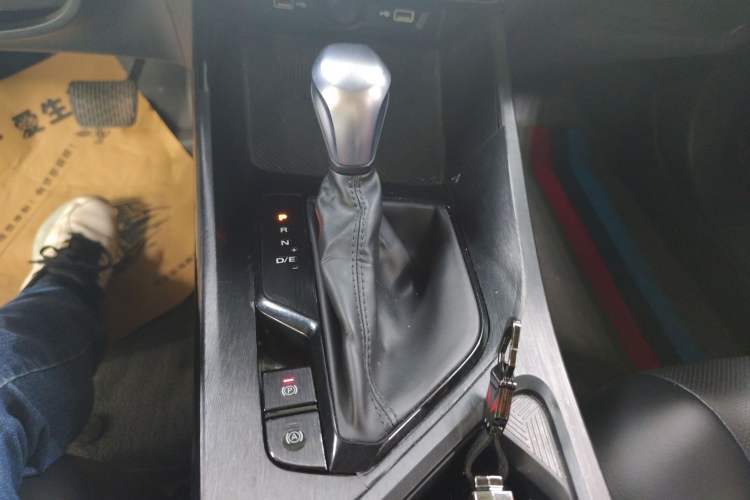 Used Roewe i5 2021 1.5L CVT Diamond Edition Gear Lever