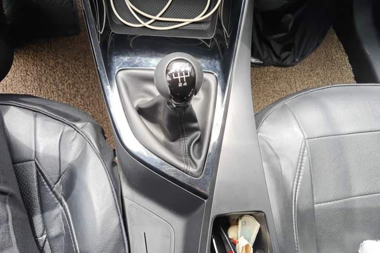 Used Roewe i5 2021 1.5L Manual Platinum Edition Gear Lever
