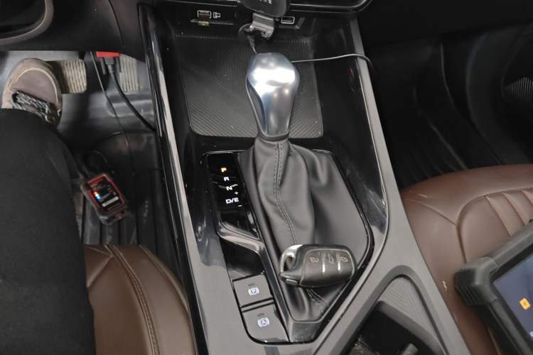Used Roewe i5 2021 1.5L CVT Platinum Edition Gear Lever
