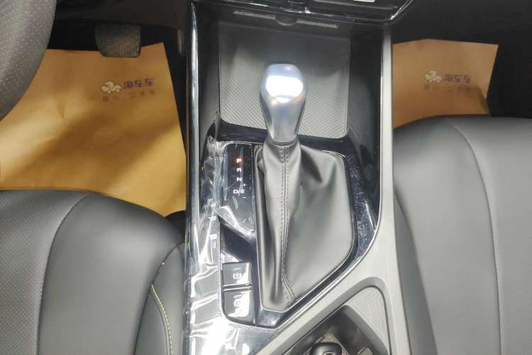 Used Roewe i5 2021 Revised Version 1.5L CVT Diamond Edition Gear Lever