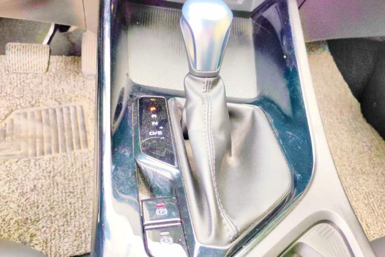 Used Roewe i5 2021 1.5L CVT Diamond Edition Gear Lever