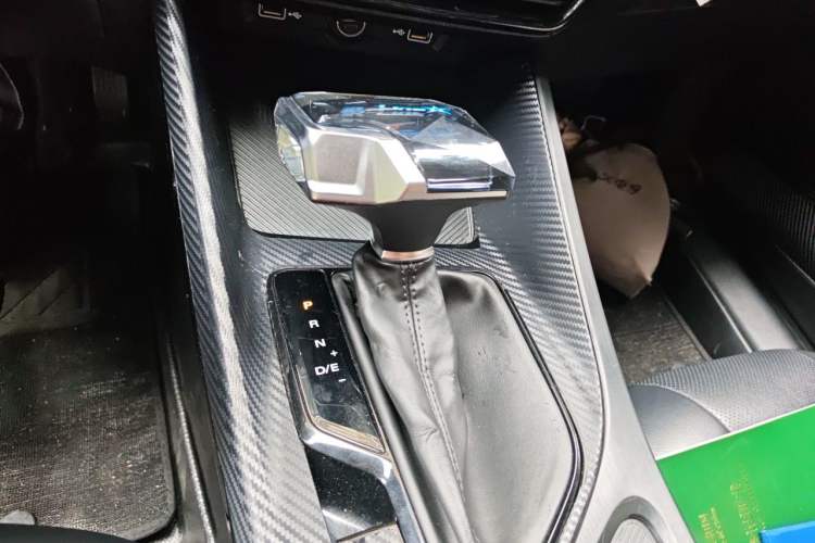 Used Roewe i5 2021 1.5L CVT Starry Edition Gear Lever