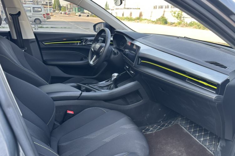 Used Roewe i5 2021 1.5L CVT Platinum Edition Interior 3