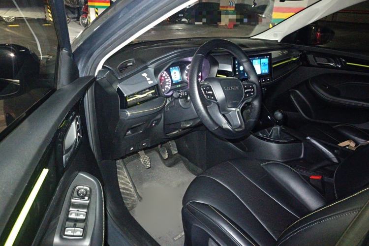 Used Roewe i5 2021 1.5L Manual Diamond Edition Interior 3