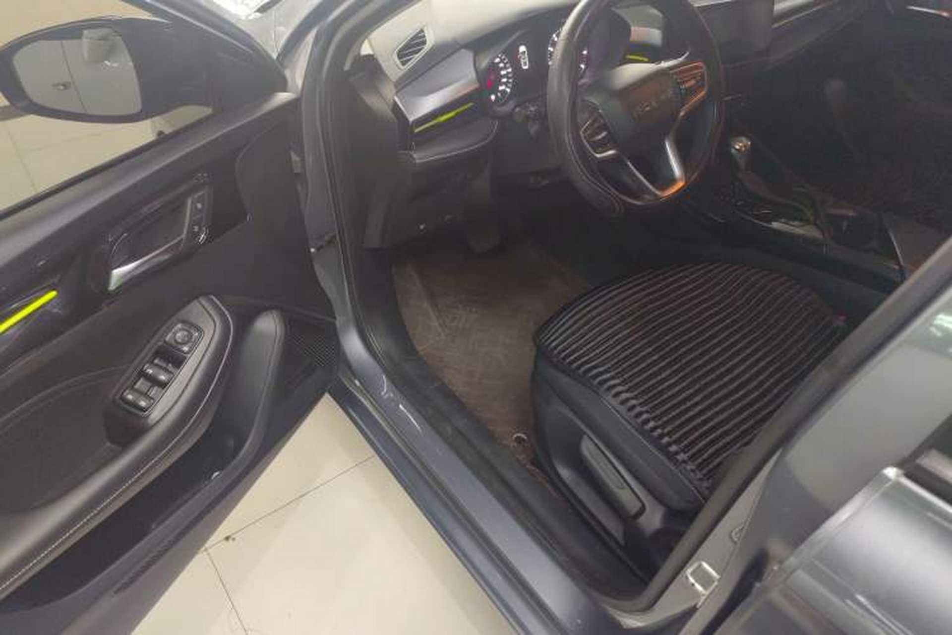 Used Roewe i5 2021 1.5L CVT Platinum Edition Interior 3