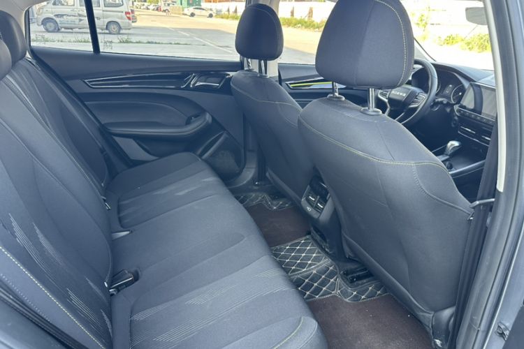 Used Roewe i5 2021 1.5L CVT Platinum Edition Interior 4
