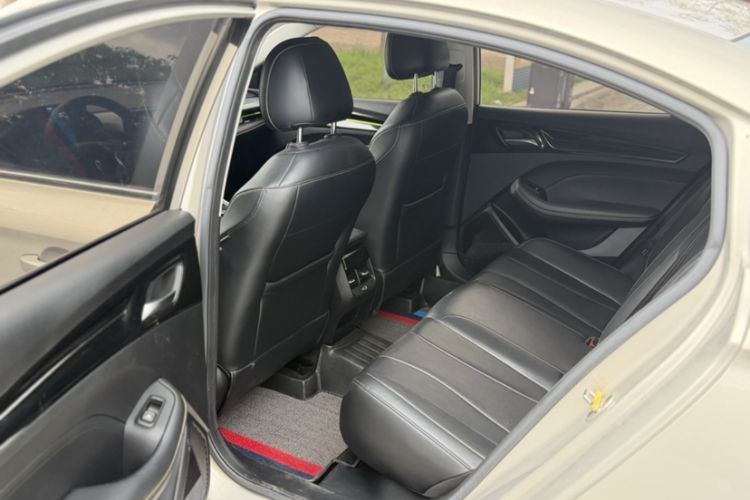 Used Roewe i5 2021 1.5L CVT Diamond Edition Interior 4