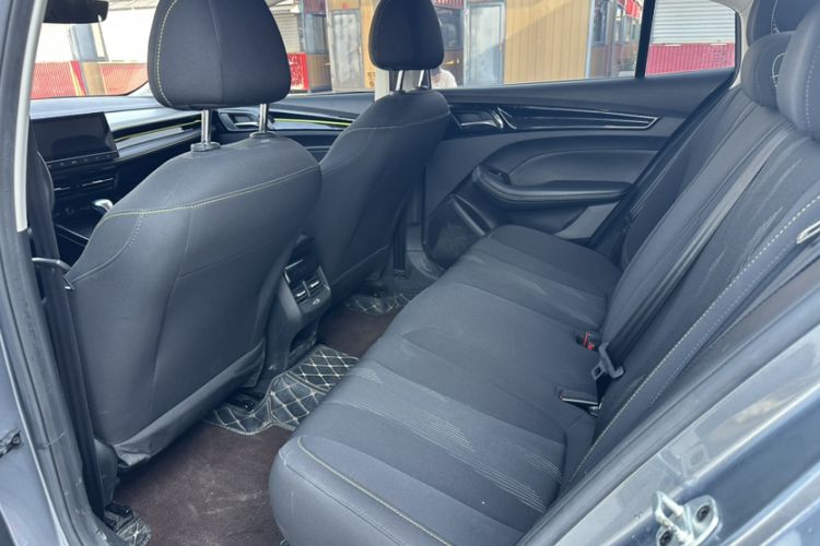 Used Roewe i5 2021 1.5L CVT Platinum Edition Interior 5