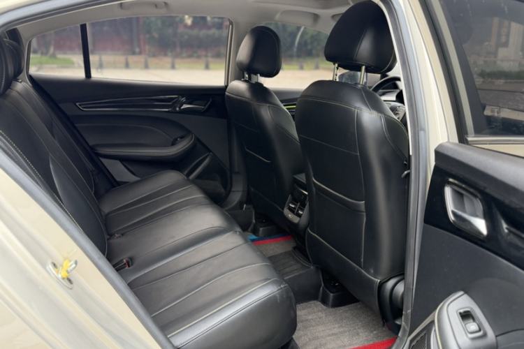 Used Roewe i5 2021 1.5L CVT Diamond Edition Interior 7