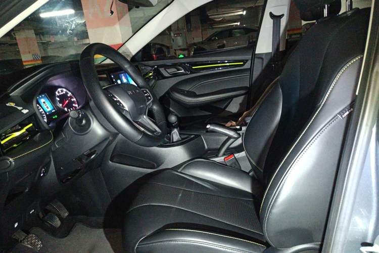 Used Roewe i5 2021 1.5L Manual Diamond Edition Left Front Seat