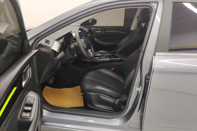 Used Roewe i5 2021 Revised Version 1.5L CVT Diamond Edition Left Front Seat