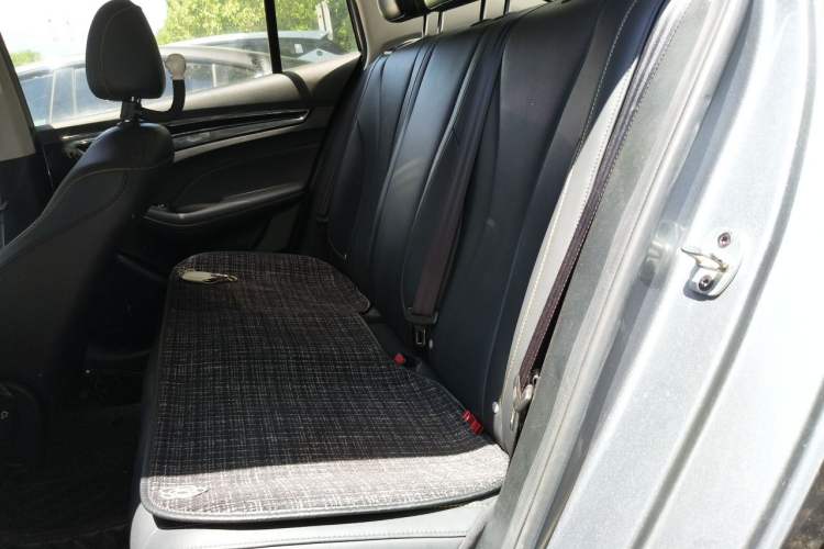 Used Roewe i5 2021 1.5L CVT Diamond Edition Left Rear Seat