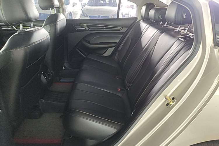 Used Roewe i5 2021 1.5L CVT Diamond Edition Left Rear Seat