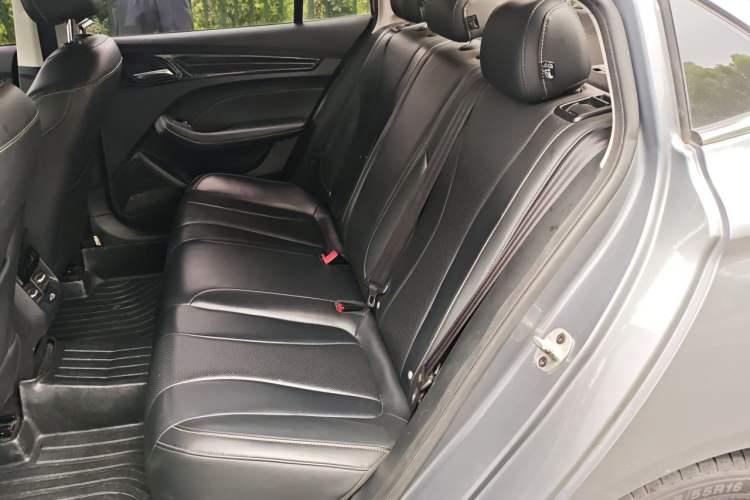 Used Roewe i5 2021 1.5L CVT Diamond Edition Left Rear Seat