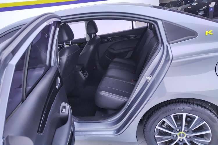 Used Roewe i5 2021 1.5L CVT Black Gold Edition Left Rear Seat