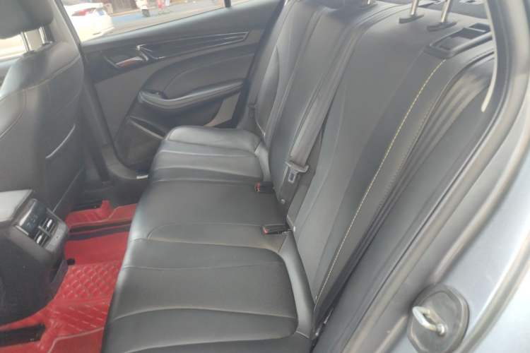 Used Roewe i5 2021 Revised Version 1.5L CVT Diamond Edition Left Rear Seat