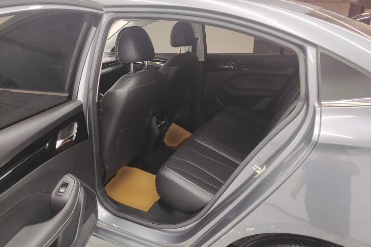 Used Roewe i5 2021 Revised Version 1.5L CVT Diamond Edition Left Rear Seat