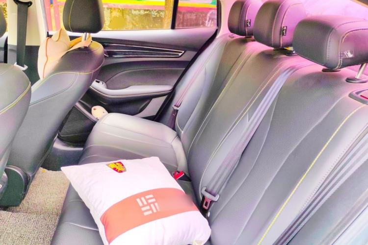 Used Roewe i5 2021 1.5L CVT Diamond Edition Left Rear Seat