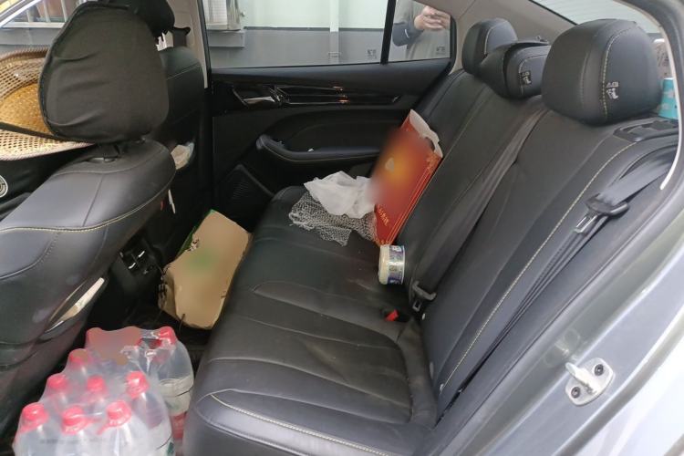 Used Roewe i5 2021 Revised Version 1.5L CVT Diamond Edition Left Rear Seat