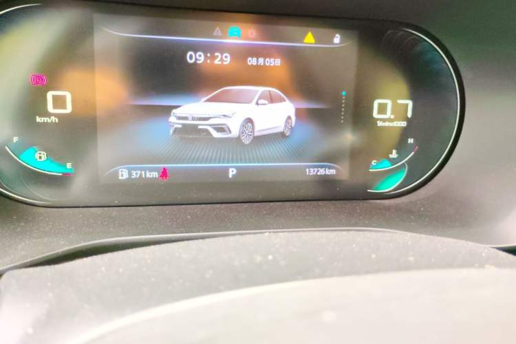 Used Roewe i5 2021 1.5L CVT Diamond Edition Odometer Close Up